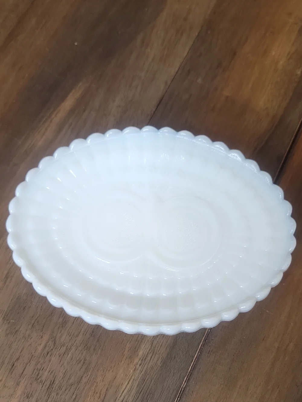 Avon Vintage White Owl Face Milk Glass Footed Pedestal Soap Dish Tray